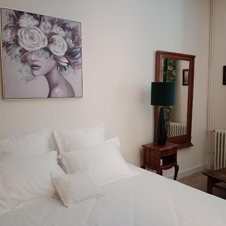 Bed and Breakfast Domaine De Pladuc Lachaise Екстер'єр фото