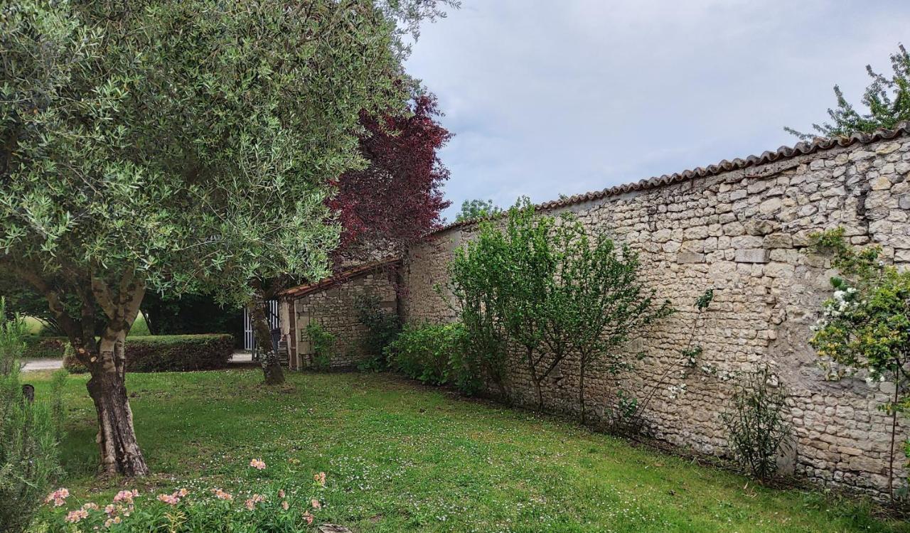 Bed and Breakfast Domaine De Pladuc Lachaise Екстер'єр фото