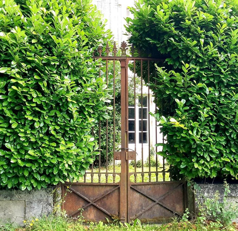 Bed and Breakfast Domaine De Pladuc Lachaise Екстер'єр фото